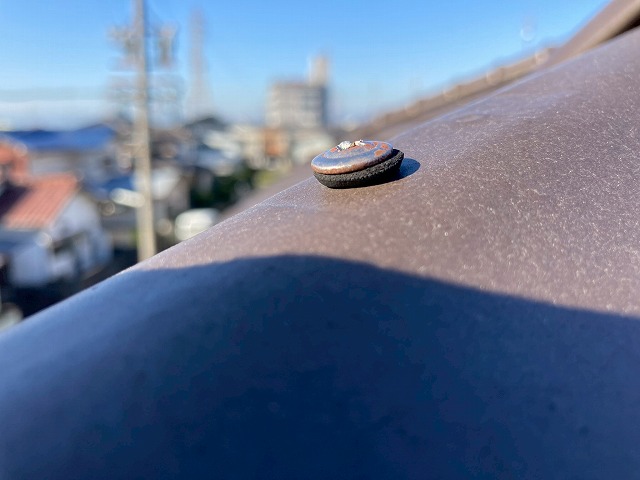 棟を固定するネジ